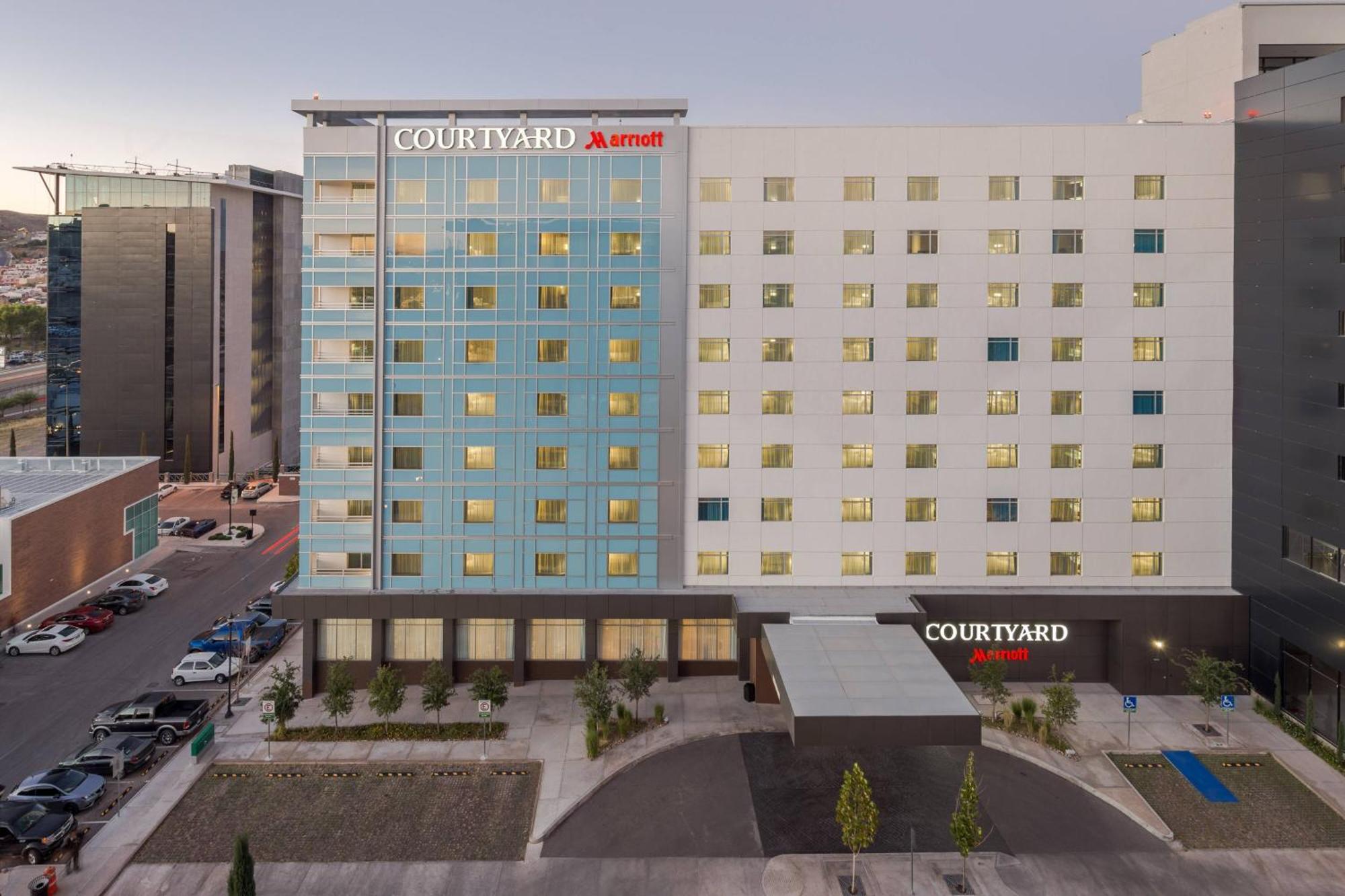 Courtyard By Marriott Chihuahua Hotel Exterior photo